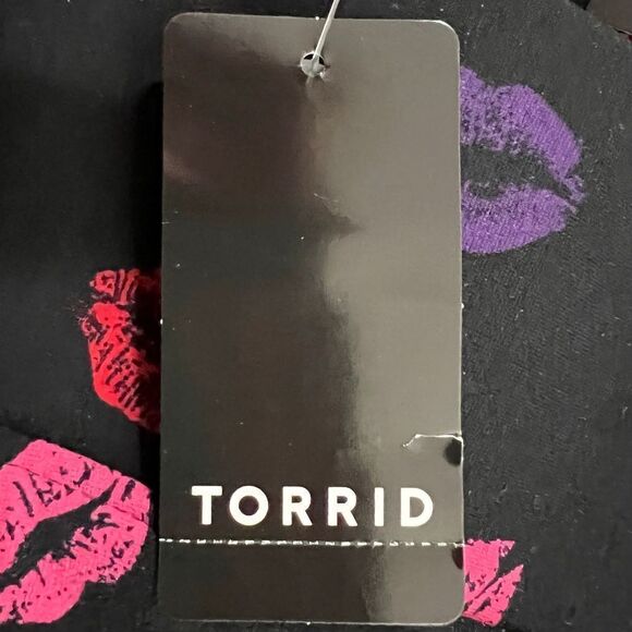 Torrid Lip Print Pixie Pant - Picture 8 of 13